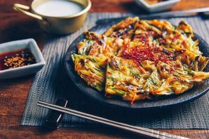 外はカリっと中はもちもち「韓国風チヂミ」基本のレシピ・作り方！副菜やおつまみにもぴったり