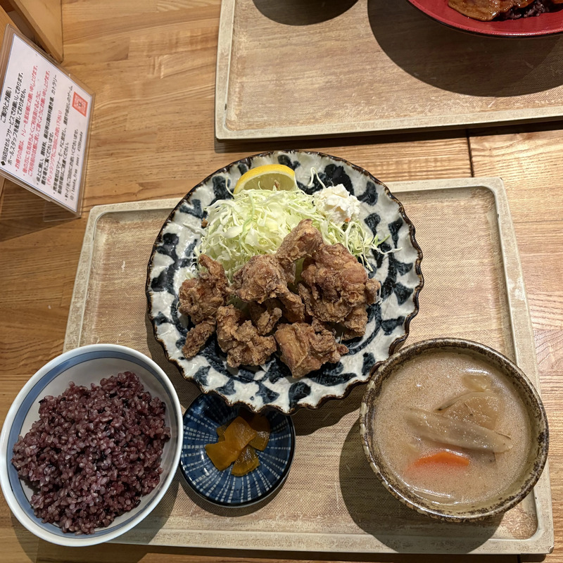 「佰年食堂 太助」の若鶏の唐揚定食