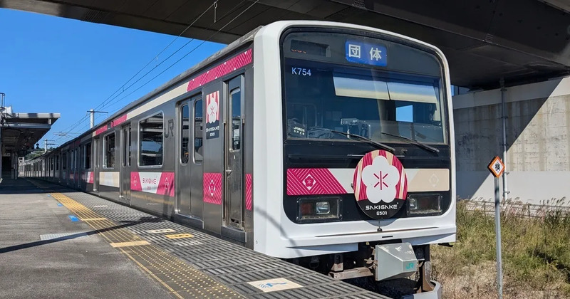 ２０２５年(令和７年)７月７日東京駅１９時発 午後７時特急湘南７号７号車７番Ｄ席 東京駅を通過する特急」来月に運行へ 柏から横浜までノン