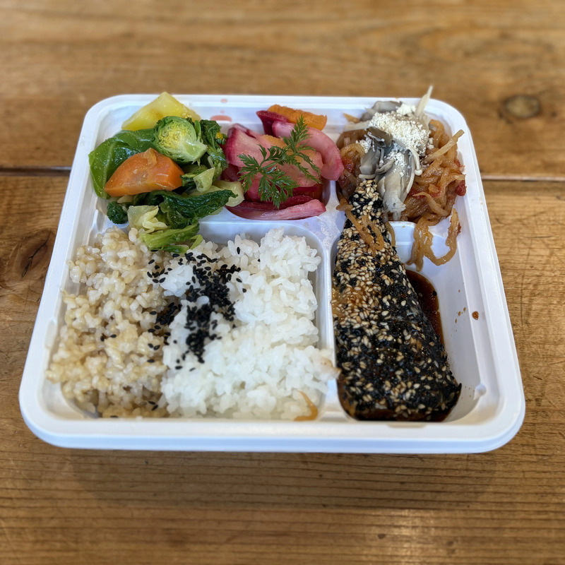 「トレトゥール オー ファヴォリ」の4種のおかずのお弁当