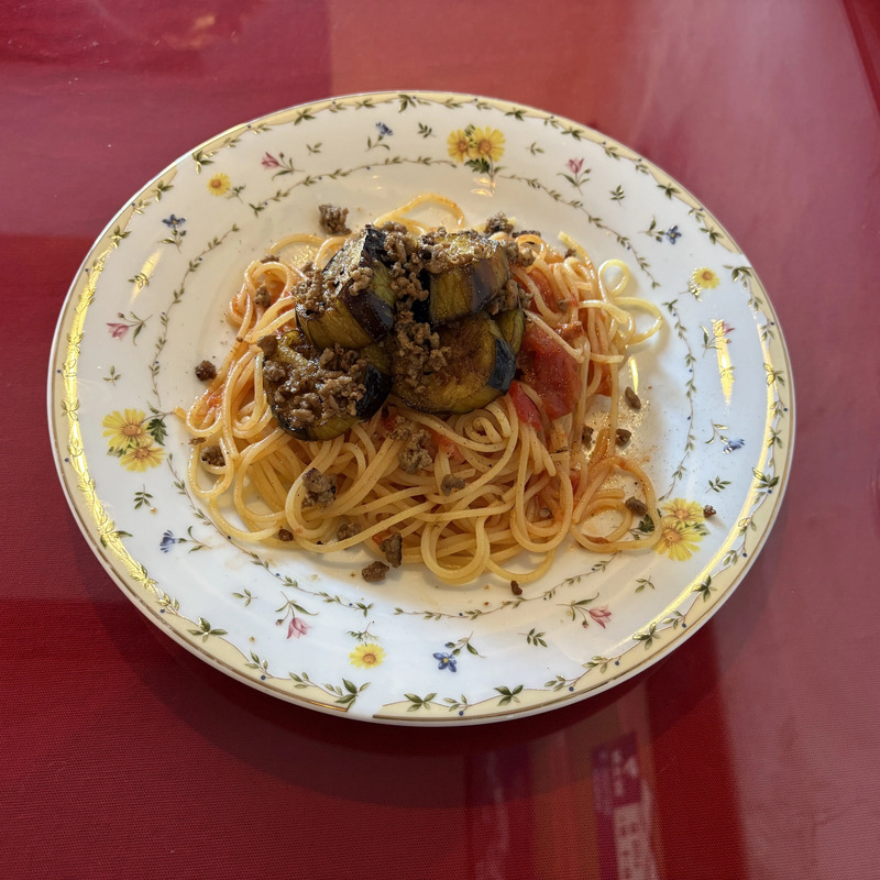 「おいらのイタリアン 本店仙波」のなすとひき肉のピリ辛トマトソース