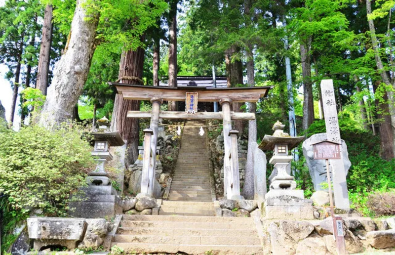 野沢温泉（長野）の避暑地観光スポット 湯沢神社