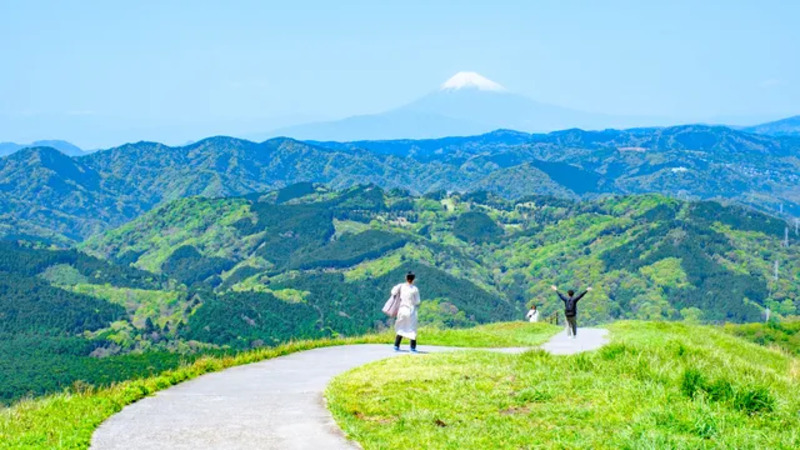 大室山の山頂から見える富士山 伊豆観光モデルコース