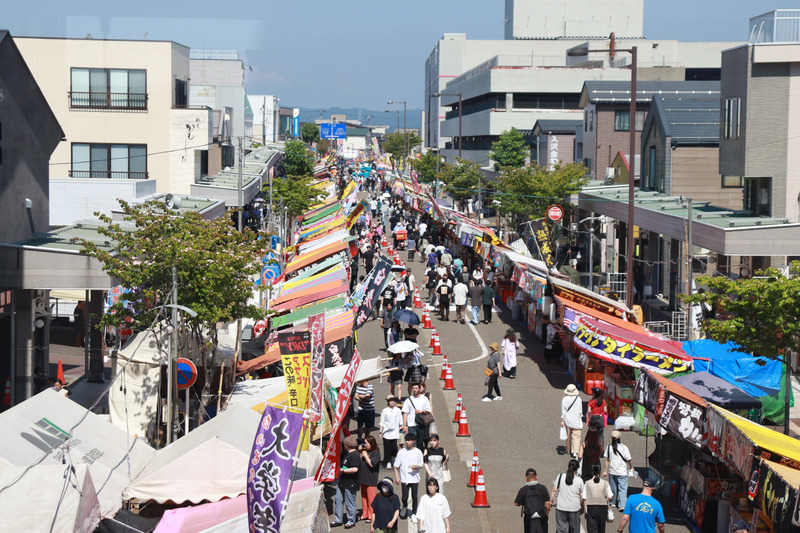 昼間のえんま市(提供：柏崎市)