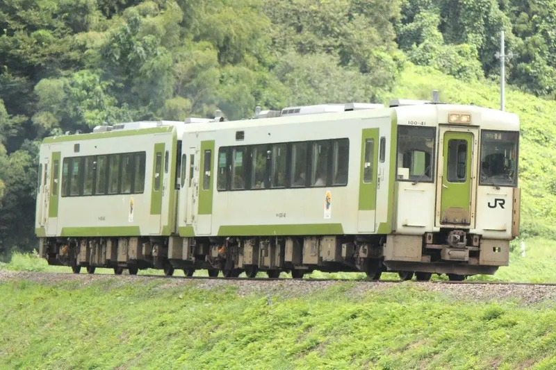 大船渡線を走るキハ100系