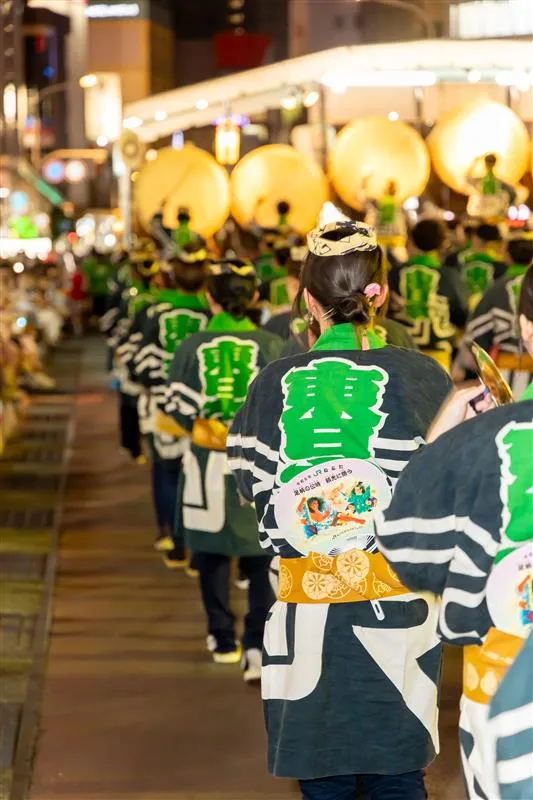 ねぶた囃子の様子,青森ねぶた祭2025,ねぶたアクセス,ねぶた起源,ねぶた楽しみ方、青森観光