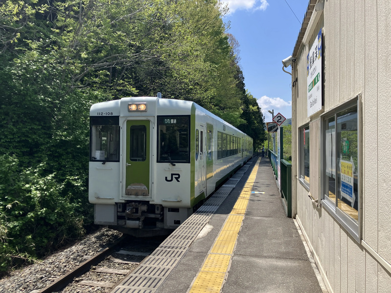 猊鼻渓駅に到着する列車