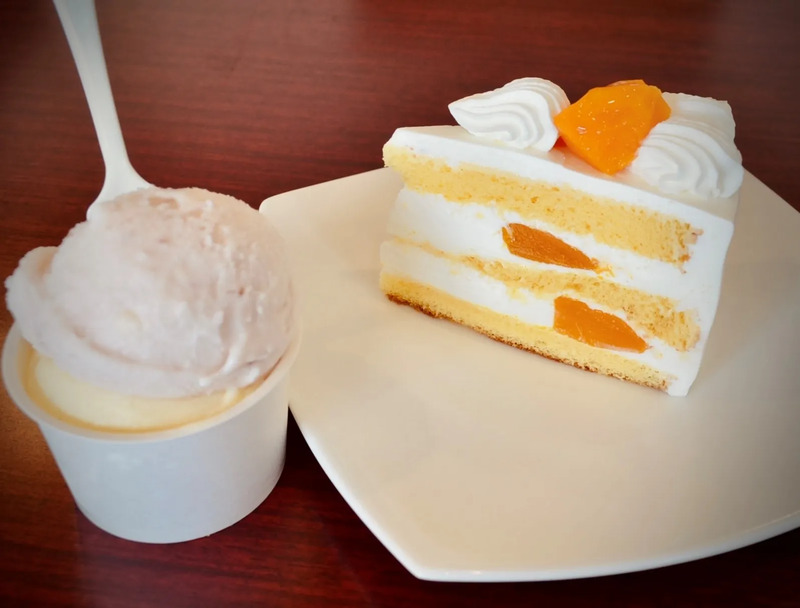 手づくりケーキとアイスクリーム(イメージ)