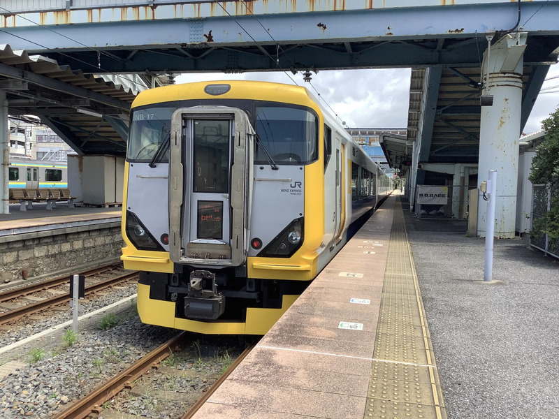 安房鴨川駅停車中の特急わかしお