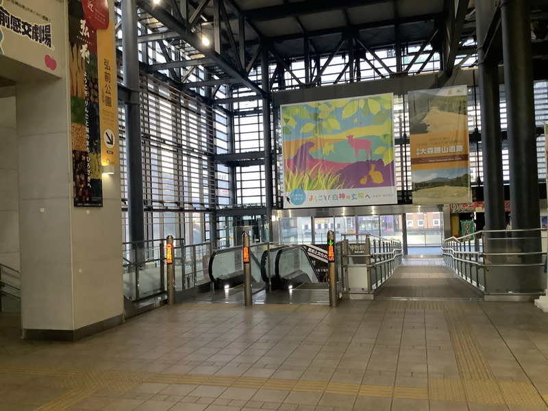 中央口側のエスカレーター