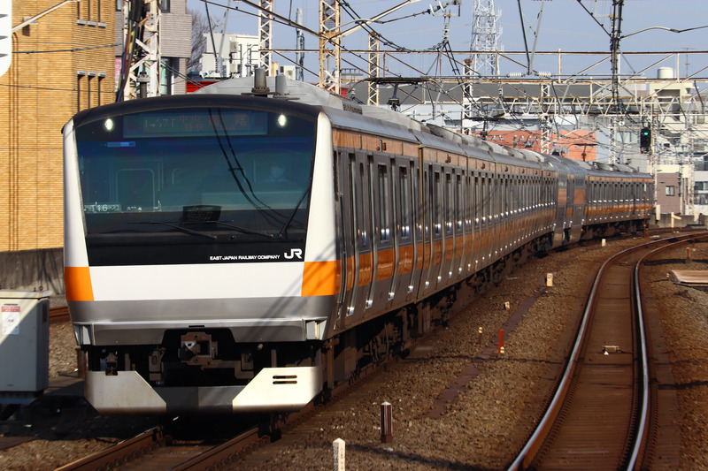 電気を使って走るE233系0代　