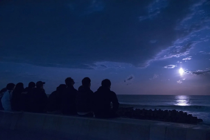 【満月】上る満月