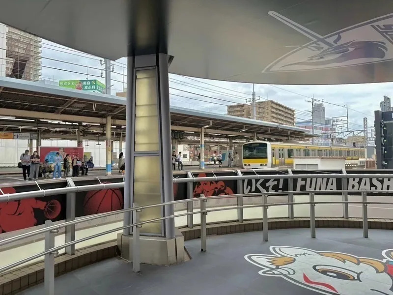 ペデストリアンデッキ