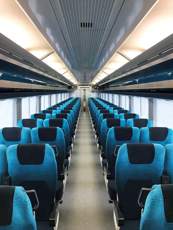 特急「湘南」車内画像