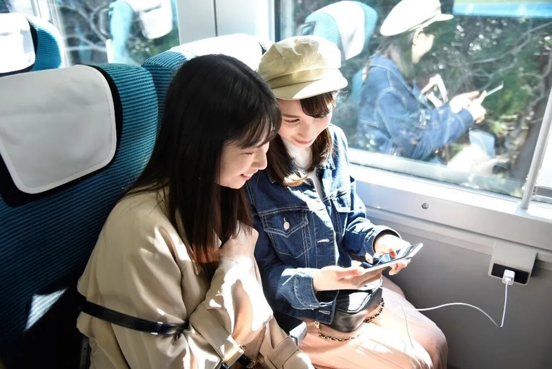 窓側　コンセント付き