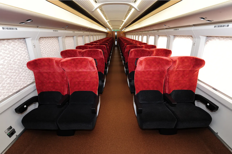 ▲E3系2000番代　普通車　内観