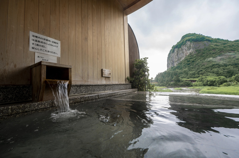いい湯らていの温泉と八木ヶ鼻(画像提供:三条市)