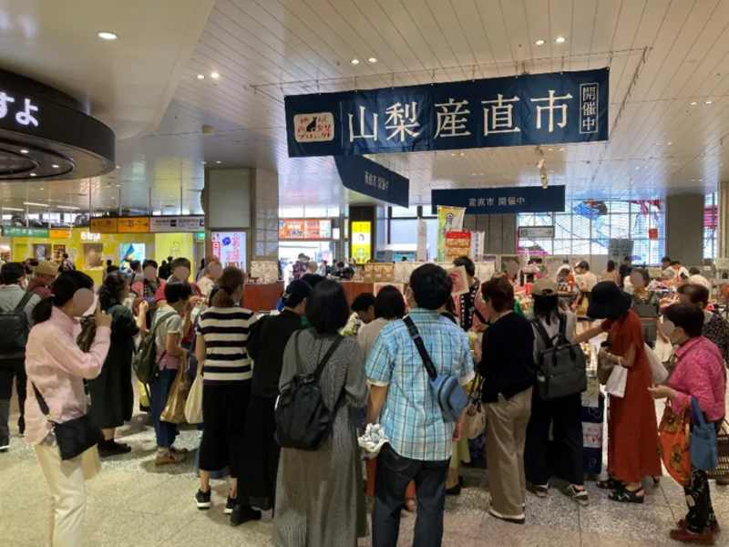 賑わう「やまなし産直市」