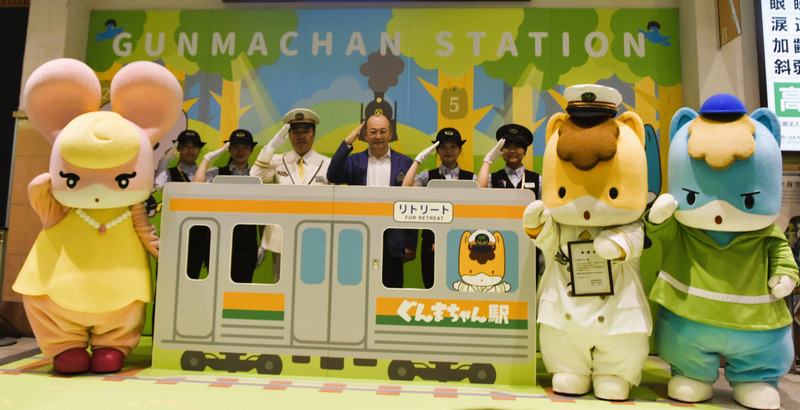 委嘱式直後ｍ社員撮影