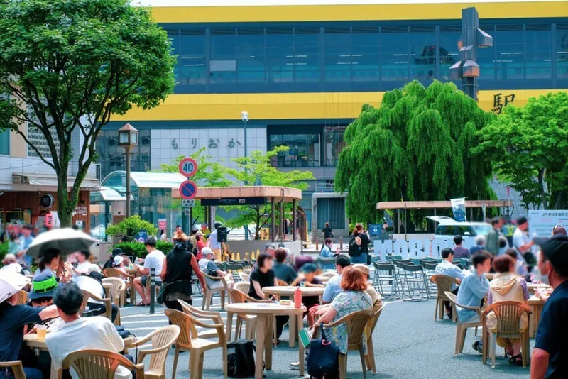 盛岡駅前開運ホコテン,盛岡 ホコテン,盛岡 イベント,盛岡駅,盛岡駅 イベント,盛岡駅 ホコテン,テーブル,椅子,食べ歩き,ステージイベント