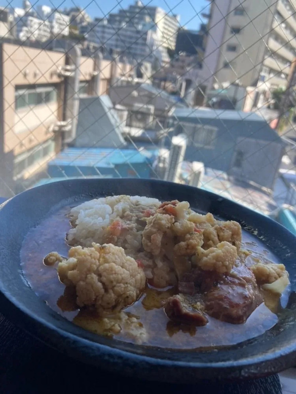 「カレバカ世紀」の季節限定トマトチキンカレー