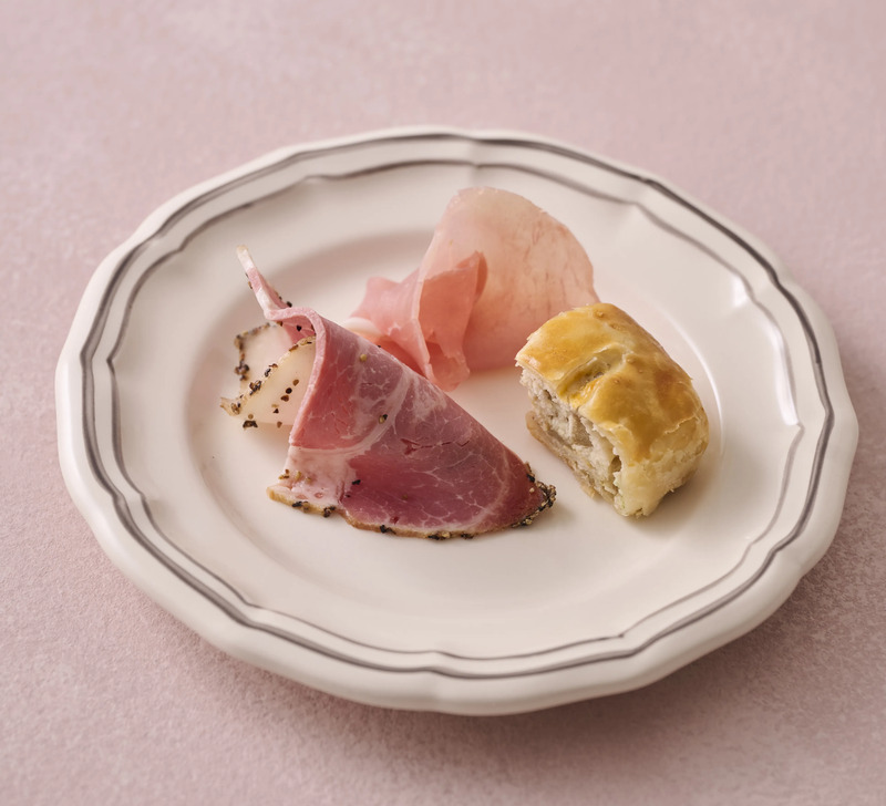 ポークパストラミや鶏のポルチーニパイ包み