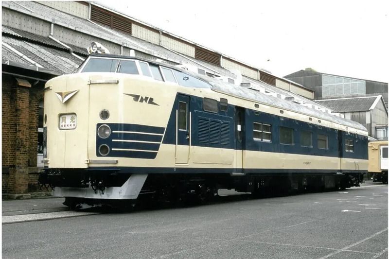 鉄道　581系特急形高直流電車 夜行列車の快適な旅を演出する！ 581・583・285系 寝台電車 | トレたび