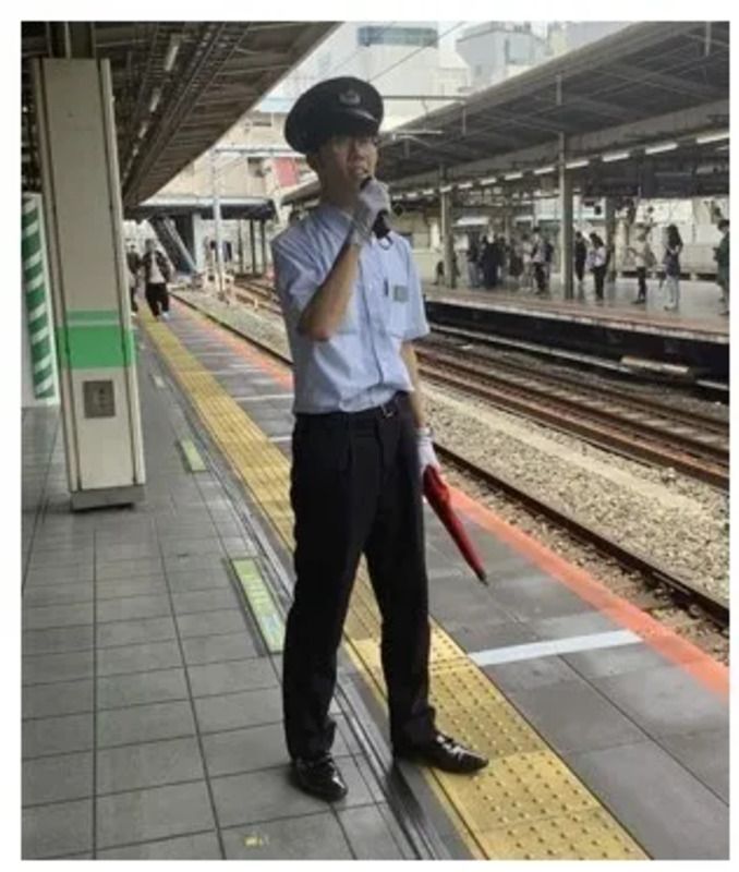 ホームでのアナウンスの様子 豊島区ふるさと納税返礼品 