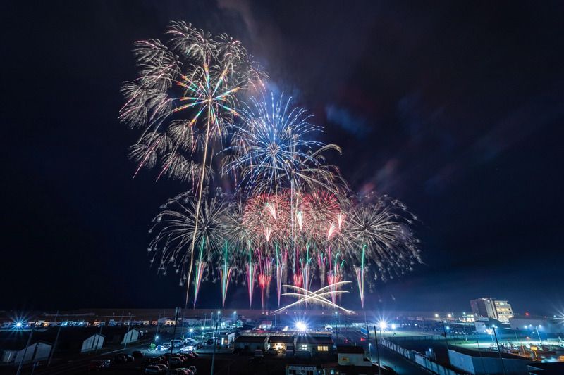 東北未来芸術花火の打ち上げ風景