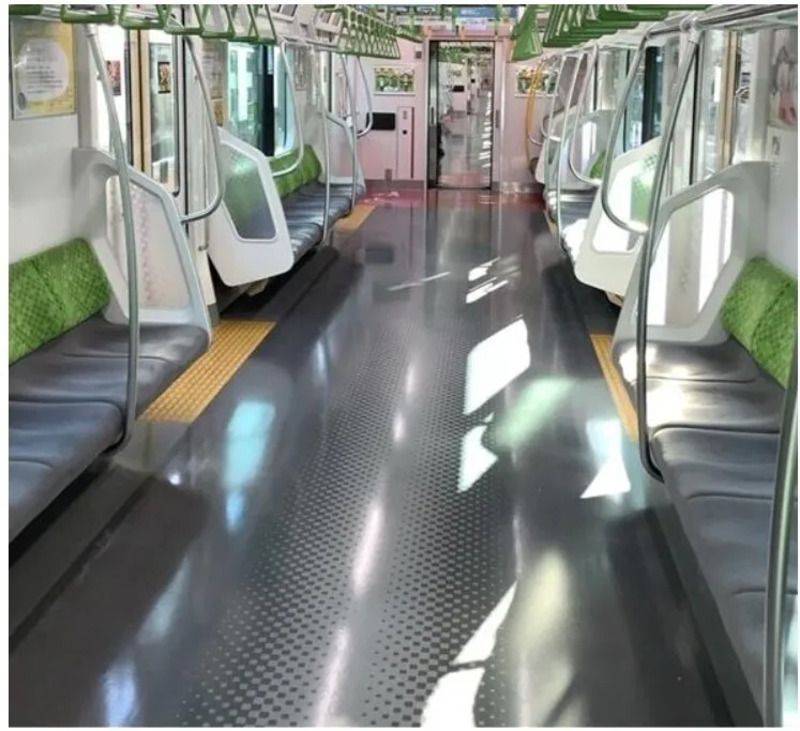 誰もいない山手線の車内の様子 豊島区ふるさと納税返礼品
