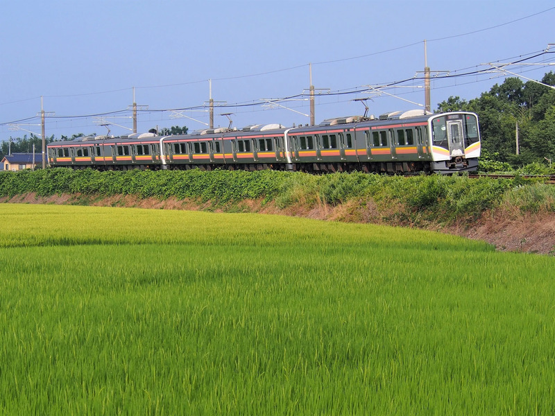 白新線を走行するE129系