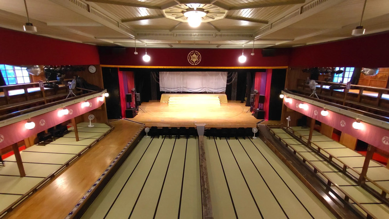 舞台（康楽館提供）