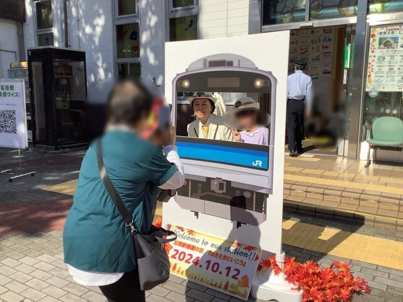 石巻駅子ども駅長に変身コーナー
