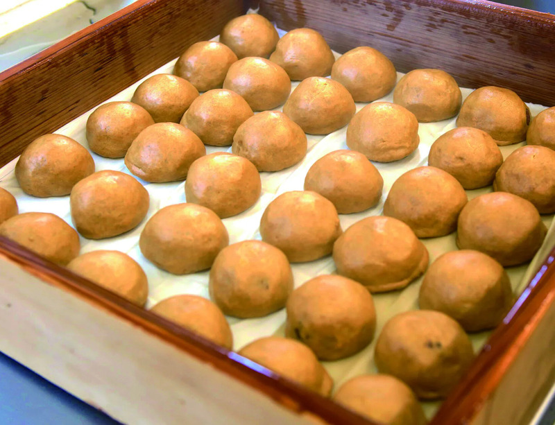 勝月堂「湯の花まんじゅう」（画像提供：渋川伊香保温泉観光協会）