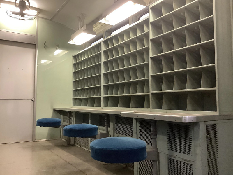 ▲【夜】クモユニ143郵便室