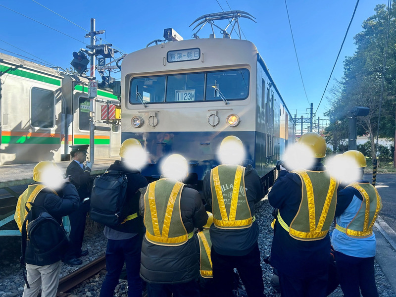 双頭連結器を間近で見学している様子