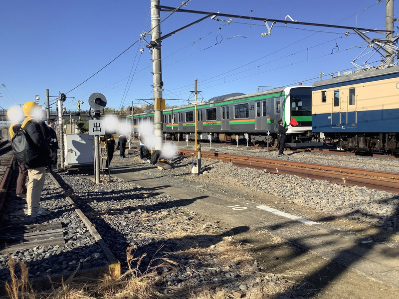 クモユニ143と209系訓練車との併結撮影