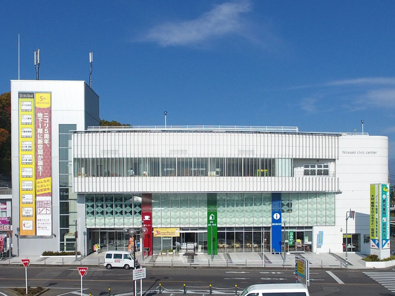 韮崎市民交流センターニコリ