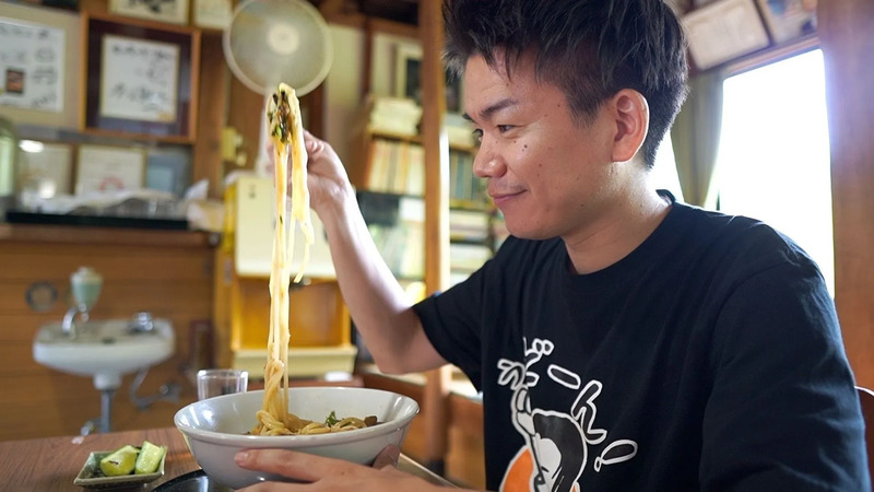 うどんは古くから県民に愛されるご当地グルメ
