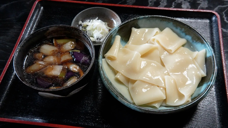 麺の幅は約5センチ！茄子がごろごろ入った田舎汁うどんがうまい