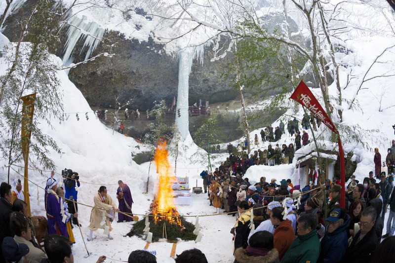 乳穂ヶ滝氷祭