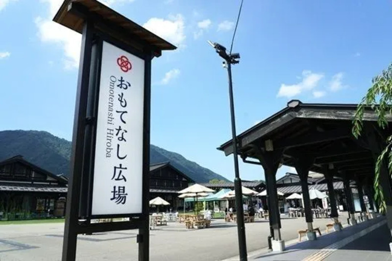 おもてなし広場(画像提供:弥彦観光協会)