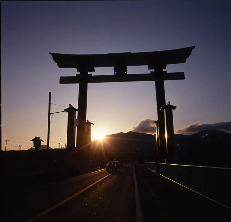 大鳥居(画像提供:弥彦観光協会観光画像)