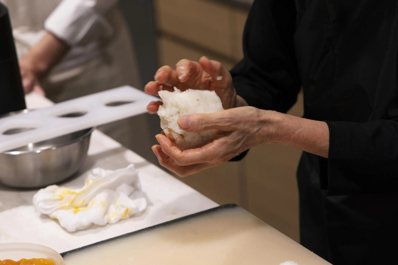 おにぎり「ぼんご」女将さんのおにぎり/よねくらりょうさん提供写真