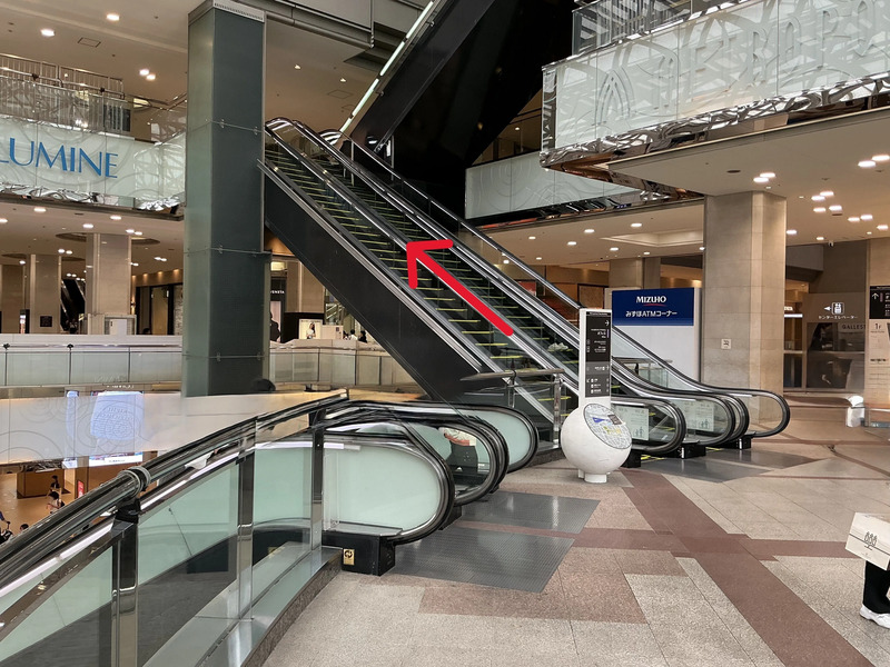 ルミネのエスカレーター