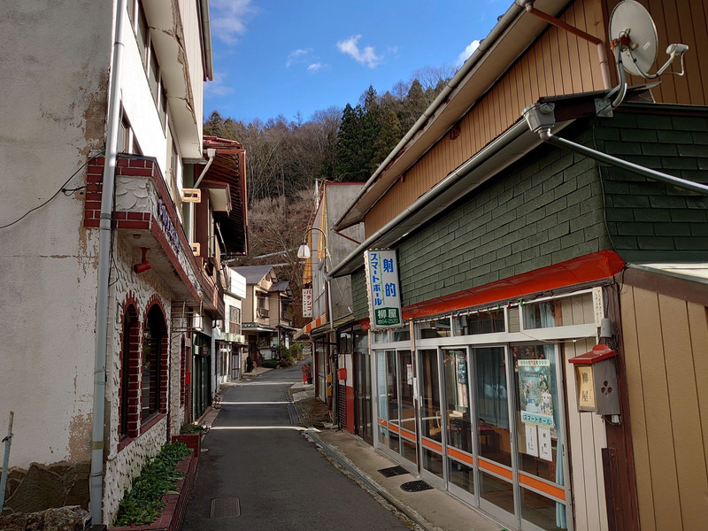 四万温泉の温泉街