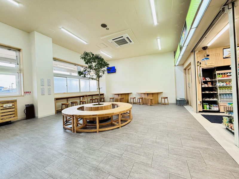 東能代駅待合室（2025年10月にリニューアル）