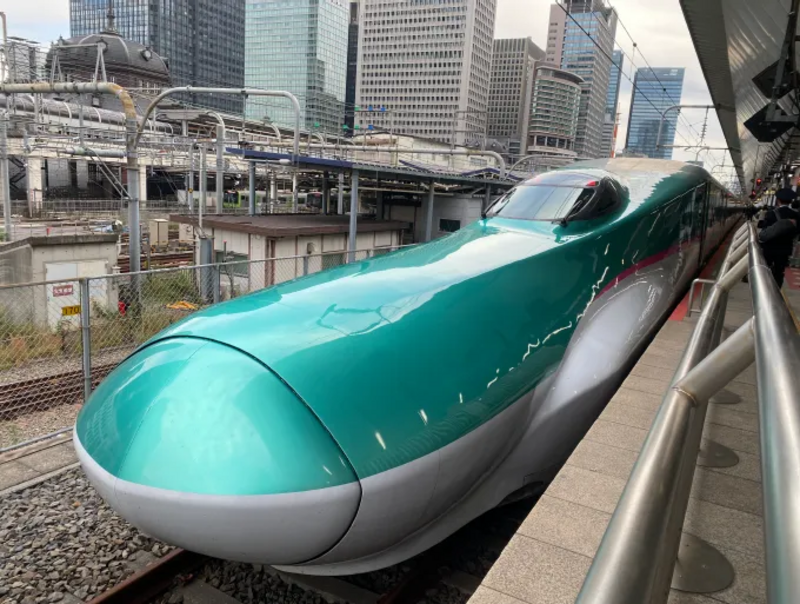 新幹線「はやぶさ」