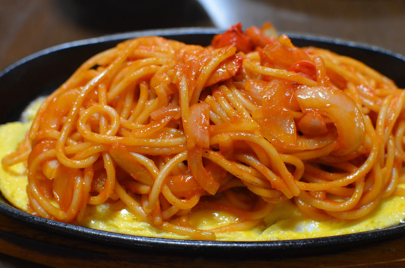 ケチャップソースが絡んだ太麺