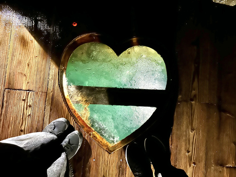 龍泉洞(ハートの窓)